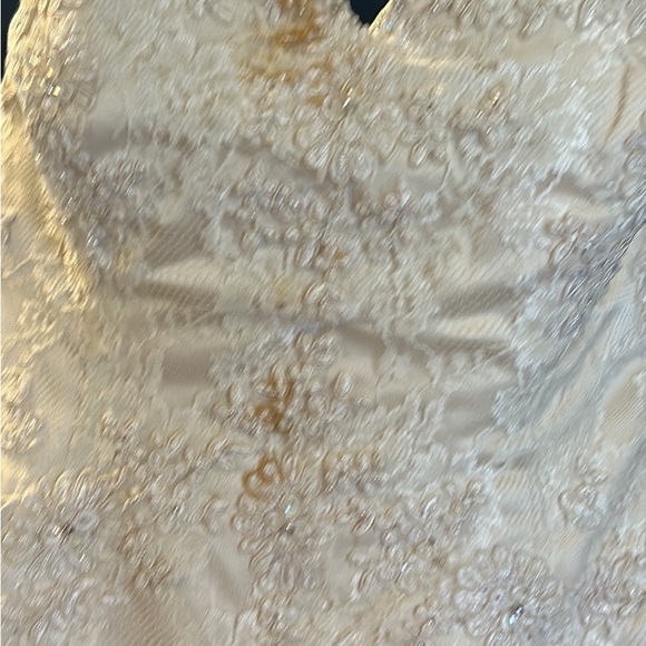 Wedding Dress with some stains - Picture 4 of 8